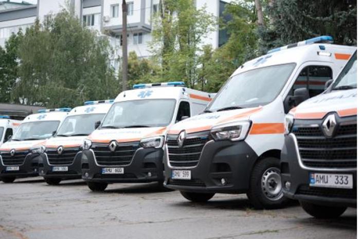 ПРЕМЬЕР-МИНИСТР МОЛДОВЫ ПРИНЯЛ УЧАСТИЕ В ЦЕРЕМОНИИ ПЕРЕДАЧИ 41 АВТОМОБИЛЯ СКОРОЙ ПОМОЩИ В СЕЛЬСКИЕ МЕДУЧРЕЖДЕНИЯ