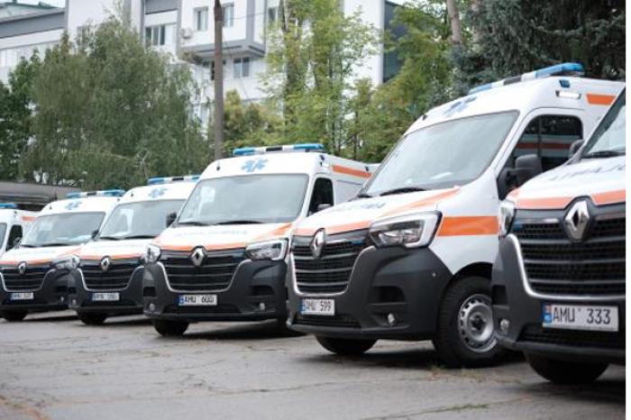 PRIM-MINISTRUL MOLDOVEAN PARTICIPĂ LA CEREMONIA DE ÎNMÂNARE A 41 DE AMBULANȚE CENTRELOR MEDICALE RURALE