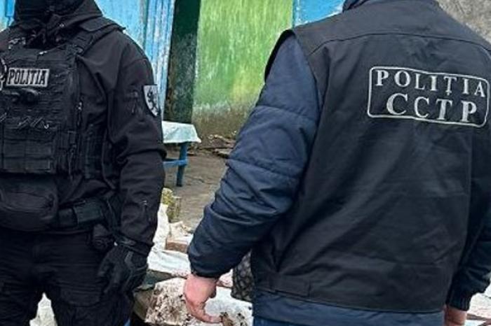 ​ПОЛИЦИЯ ЗАДЕРЖАЛА ДВУХ ЖИТЕЛЕЙ ТЕЛЕНЕШТЬ ПО ПОДОЗРЕНИЮ В ПРИНУЖДЕНИИ К РАБСКОМУ ТРУДУ