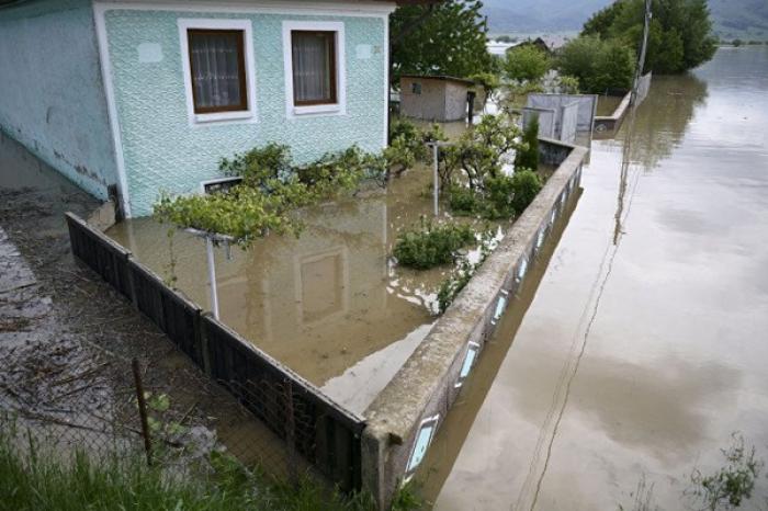 Cod roșu de inundații în România, după ploile torențiale
