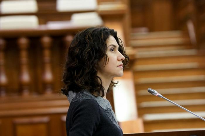 DEPUTATUL OLESEA STAMATE INSISTĂ ASUPRA CREĂRII UNEI COMISII DE ANCHETĂ PARLAMENTARĂ