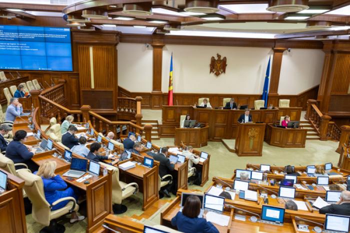 MAJORITATEA PARLAMENTARĂ RESPINGE PROPUNERILE OPOZIȚIEI DE AUDIERE A PRIM-MINISTRULUI DORIN RECEAN