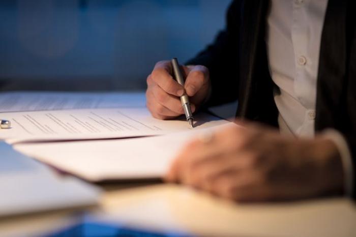 Legea antifumat ar putea provoca reticența investitorilor. Lipsa transparenței în procesul decizional lasă senzația unor norme impuse, susțin experții