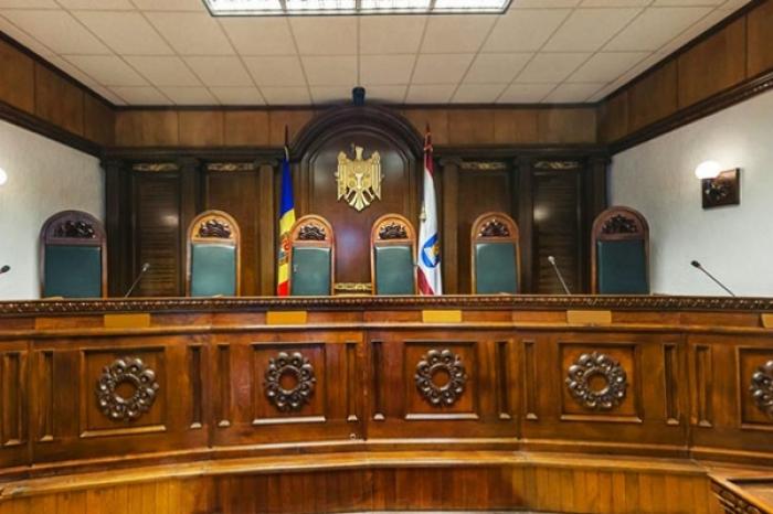 ПРАВИТЕЛЬСТВО НАЗНАЧИТ СУДЬЯМИ КОНСТИТУЦИОННОГО СУДА ДОМНИКУ МАНОЛЕ И СЕРЖИУ ЛИТВИНЕНКО, А ПАРЛАМЕНТ – ЛЮБУ ШОВА И НИКОЛАЕ РОШКА