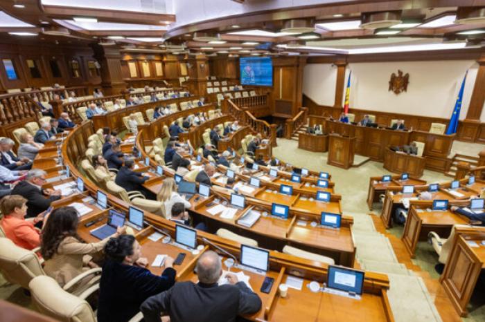 ​STAGIARILOR DIN ORGANELE ADMINISTRAȚIEI CENTRALE LE VOR MĂRI INDEMNIZAȚIA LUNARĂ CU 500 DE LEI