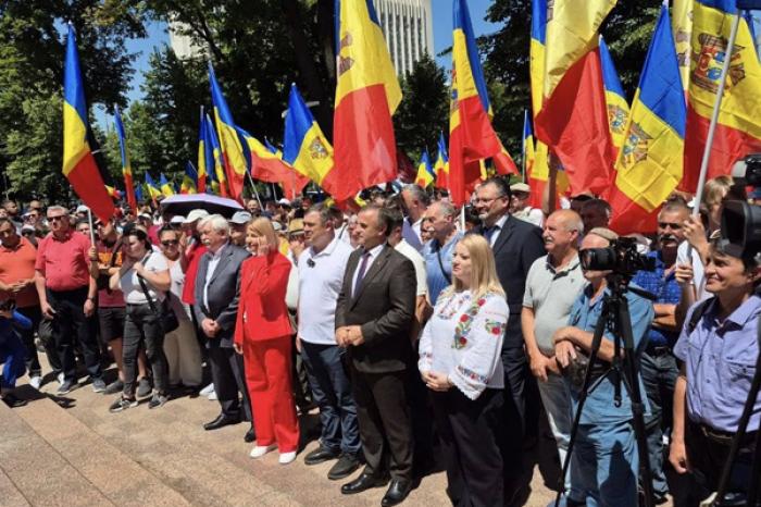 СТОРОННИКИ БКС ПРОТЕСТОВАЛИ У ПАРЛАМЕНТА, ТРЕБУЯ СОРБЛЮДЕНИЯ СУВЕРЕНИТЕТА И НЕЙТРАЛИТЕТА МОЛДОВЫ