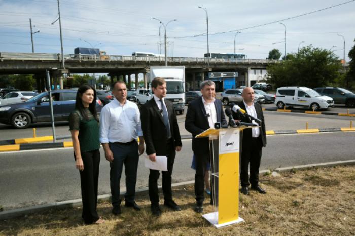 CONSILIERII PAS AU NUMIT PODUL DE PE STRADA ISMAIL „O AMENINȚARE LA PROTECȚIA ȘOFERILOR ȘI PIETONILOR”