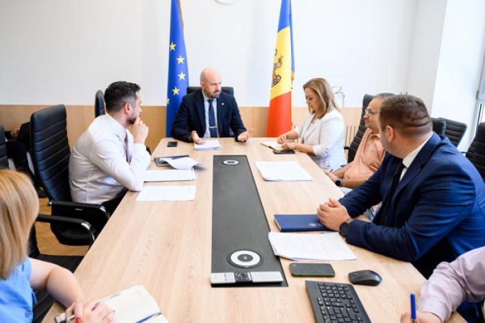 MINISTERUL INFRASTRUCTURII A DISCUTAT CU TRANSPORTATORII PROBLEME ALE DEZVOLTĂRII DURABILE A INDUSTRIEI TRANSPORTURILOR
