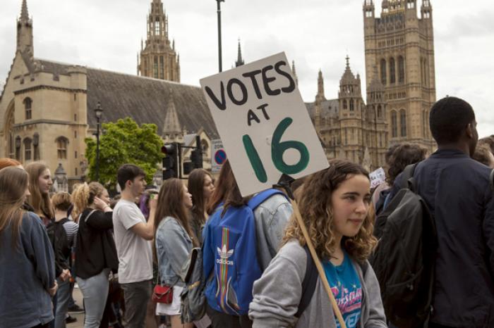 În Marea Britanie vârsta de vot va fi coborâtă la 16 ani