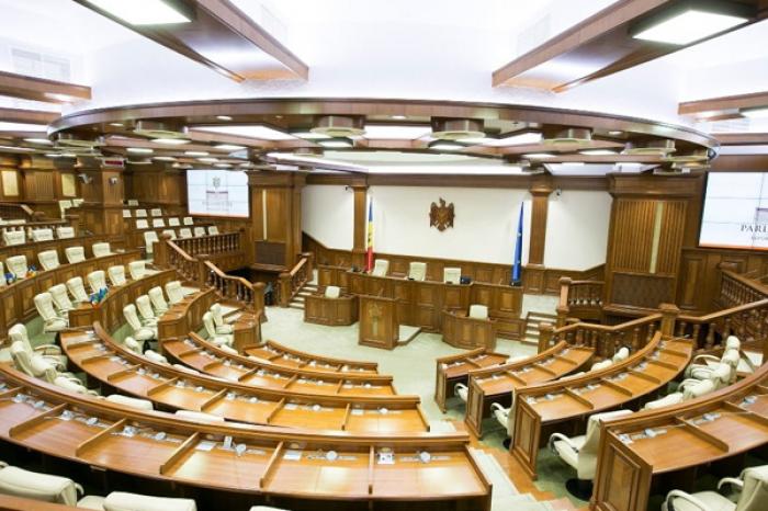 ОПРОС: В СЛЕДУЮЩИЙ ПАРЛАМЕНТ МОГУТ ПРОЙТИ ШЕСТЬ ПОЛИТИЧЕСКИХ ФОРМИРОВАНИЙ