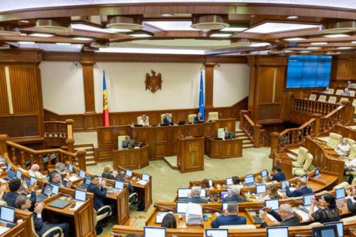 ​PARLAMENTUL ADOPTĂ DECLARAȚIA „PRIVIND ADERAREA REPUBLICII MOLDOVA LA UNIUNEA EUROPEANĂ”