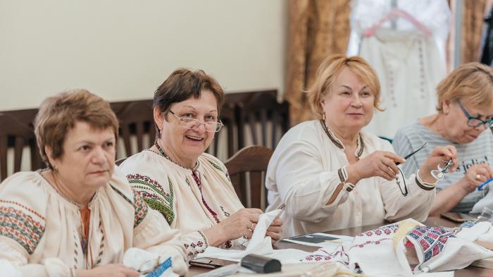 ​Выставка отреставрированных традиционных рубашек — в maib park