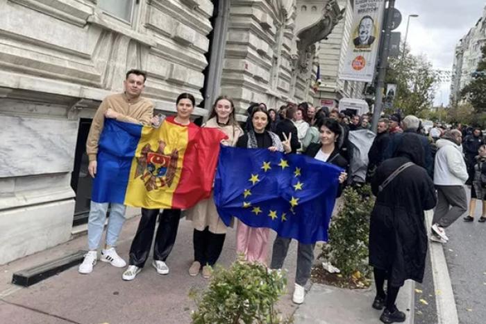 ACTIVITATEA ELECTORALĂ ESTE SUPEREȘTE DUPĂ-AMIAZĂ, ACASĂ ȘI ÎN STRĂINĂTATE