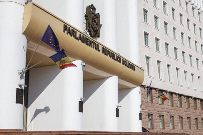 ​BAROMETRUL OPINIEI PUBLICE: PATRU PARTIDE/BLOCURI POT INTRA ÎN PARLAMENT