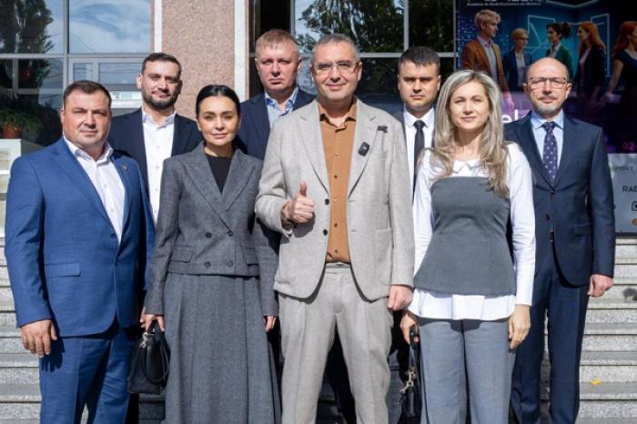 LIDERUL PARTIDULUI NOSTRU, RENATO USATÎI, A VOTAT CU ECHIPA SA „PENTRU O MOLDOVA PUTERNICĂ ȘI PROSPERĂ”
