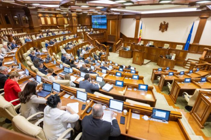 ​ОПРОС: ГРАЖДАНЕ НЕУДОВЛЕТВОРИТЕЛЬНО ОЦЕНИВАЮТ РАБОТУ ПАРЛАМЕНТА XI СОЗЫВА