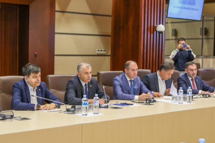 „BLOCUL ALTERNATIVA” CRITICĂ NOUL PROGRAM DE GUVERNARE, PE CARE „SEAMĂNĂ CU MUNCA UNUI STUDENT DIN ANUL I”