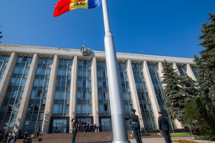 CANDIDATUL LA FUNCȚIA DE PRIM-MINISTRU ANUNȚĂ CANDIDAȚII PENTRU ȘASE FUNCȚII MINISTERIALE