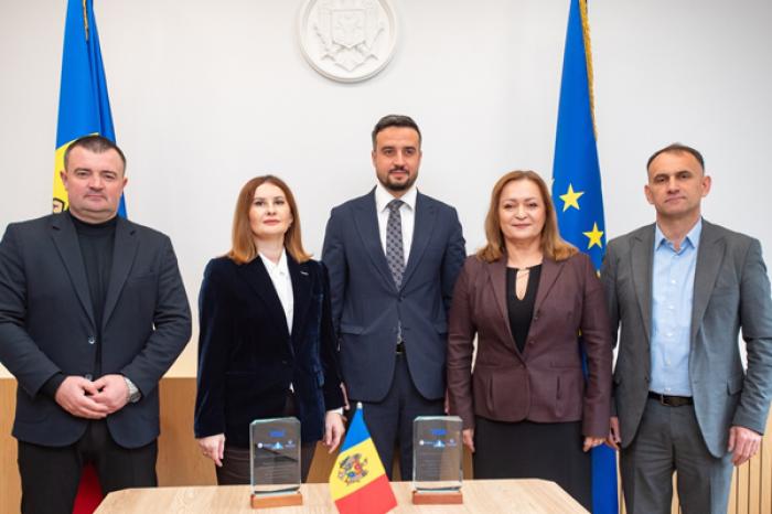 MOLDOVA LANSEAZĂ UN PROIECT PILOT DE MODERNIZARE A TRANSPORTULUI FEROVIAR ȘI RUTIER