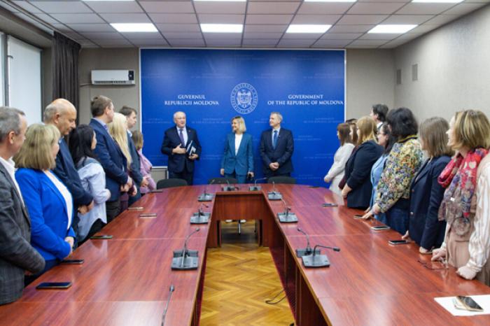 МИНИСТР ЕУДЖЕН ОСМОКЕСКУ ОБЕЩАЕТ «ПОСТРОИТЬ КОНКУРЕНТОСПОСОБНУЮ, УСТОЙЧИВУЮ И ОРИЕНТИРОВАННУЮ НА БУДУЩЕЕ ЭКОНОМИКУ»