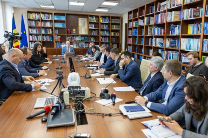 PLATFORMA DE INVESTIȚII TUX A FUNCȚIONAT CA O ESCROCHERIE PIRAMIDICĂ FINANCIARĂ – COMISIA PARLAMENTARĂ