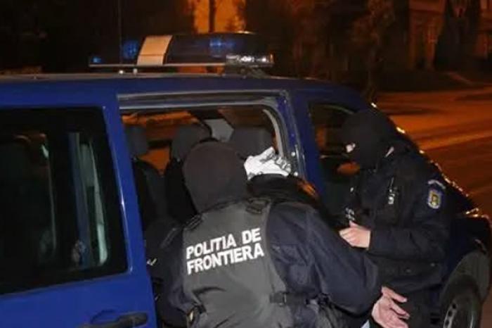 РУМЫНСКИЕ ПРАВООХРАНИТЕЛИ ЗАДЕРЖАЛИ НА ГРАНИЦЕ ГРУЗОВИК ИЗ МОЛДОВЫ С «ЭЛЕМЕНТАМИ БОЕВОГО ОРУЖИЯ»