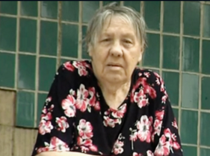 81-летняя женщина вернулась домой через четыре месяца после своих похорон