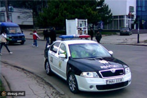 Кишинев автомобиле. Дорожная полиция в Молдове Молдова. Молдавская Полицейская машина. Автомобили полиции Молдавии. Номер полиции в Молдавии.
