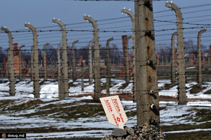 Администрация Порошенко подключилась к спору об освобождении Освенцима