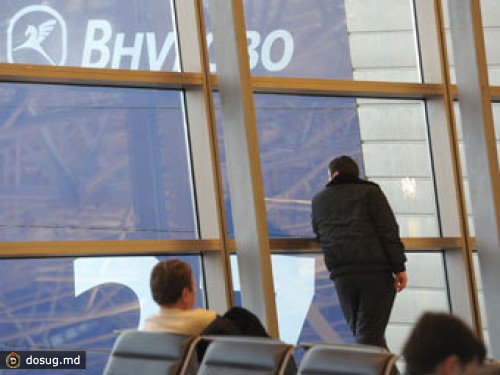 Аэропорт "Внуково" закрыли из-за снегопада