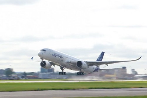 Airbus А350 впервые поднялся в воздух