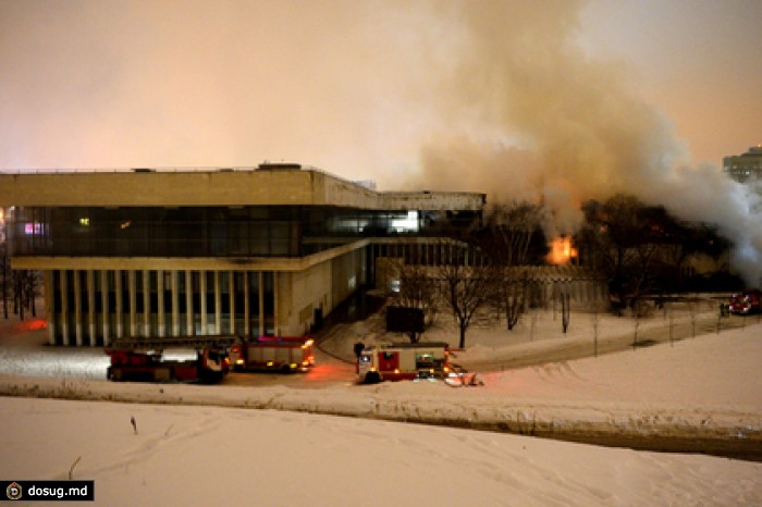 Академики попросят Путина помочь с восстановлением сгоревшей библиотеки