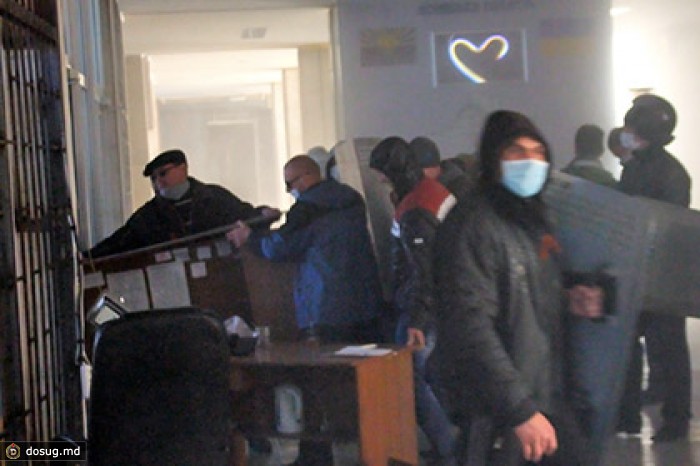 Активисты захватили управление СБУ в Донецке