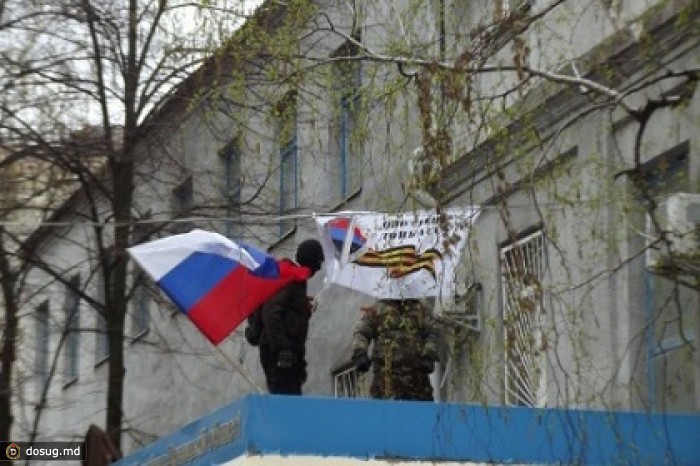 Антимайдановцы берут под контроль административные здания Славянска