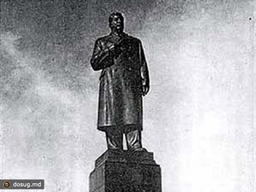 Белорусские коммунисты нашли закопанный памятник Сталину