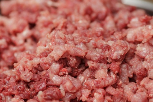 Белорусским крестьянам выдали зарплату фаршем