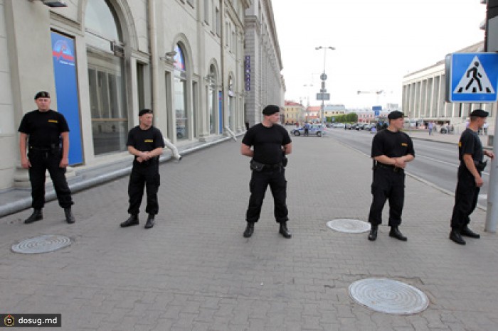 Белорусским милиционерам запретили курить в форме