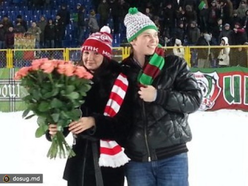 Болельщик "Рубина" на стадионе сделал предложение фанатке "Спартака"