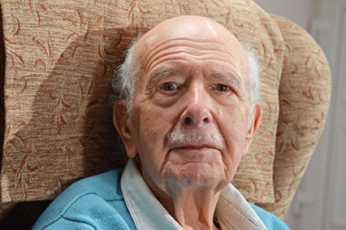 Британца насильно лишили 70-летних усов