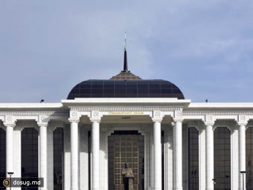 Членов единственной в Туркмении партии обязали поддержать ее материально