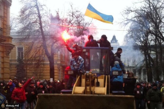 Демонстранты пошли на штурм администрации президента Украины