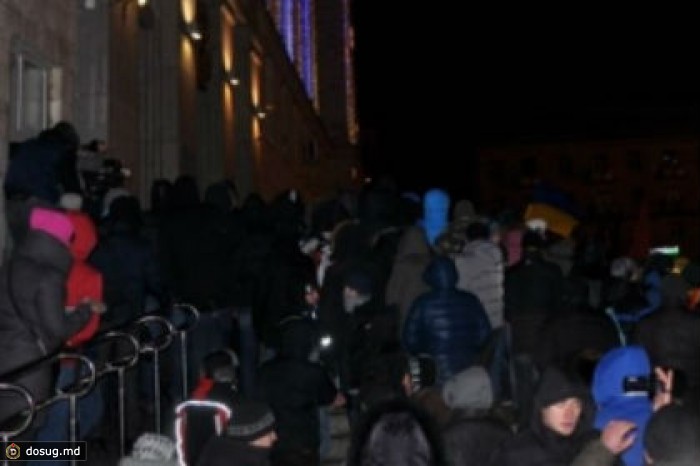 Демонстранты ворвались в здание администрации Черкасской области
