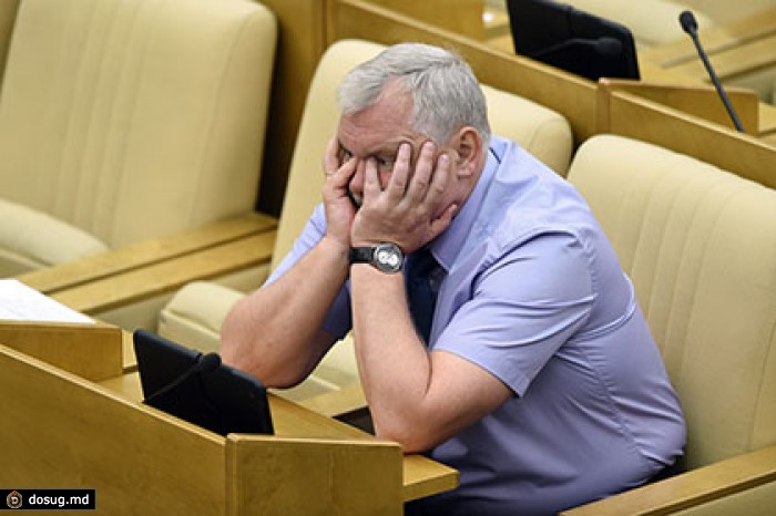 Депутат Госдумы решил засудить «Известия» за материал о дебоше в самолете