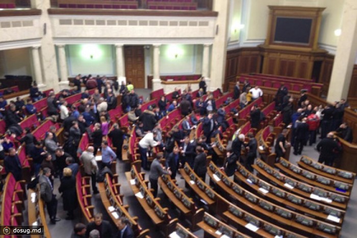 Депутаты Верховной Рады собрались на экстренное заседание
