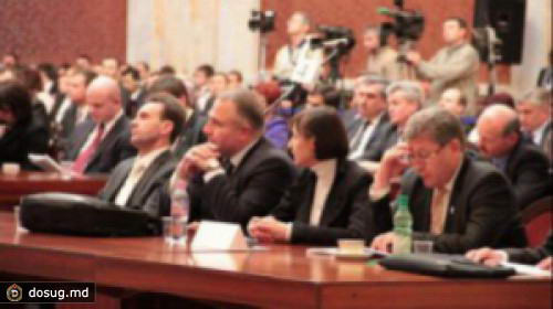 Депутаты парламента должны решить сегодня наказывать или нет парламентариев, бойкотирующих пленарные заседания
