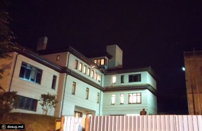 Дом львовского мэра вновь обстреляли из гранатомета