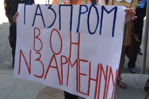 Два десятка активистов потребовали прогнать «Газпром» из Армении