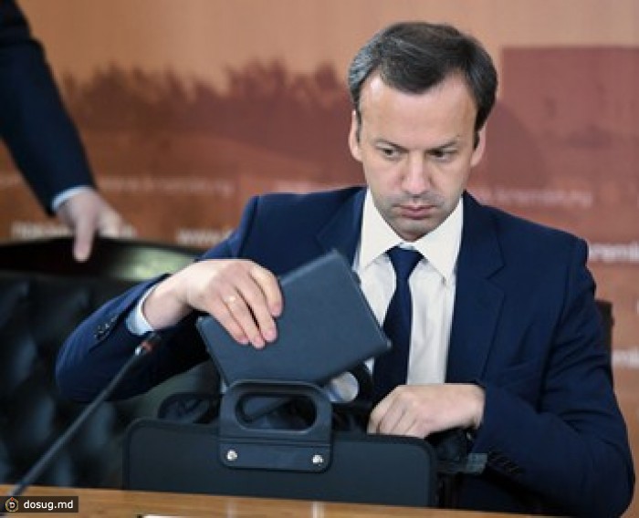 Дворкович назвал заморозку пенсий альтернативой повышению налогов