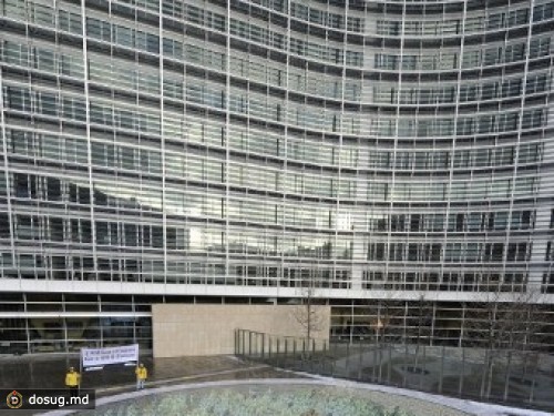 Еврокомиссия пообещала убрать возмутивший литовцев плакат