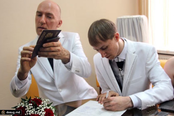 Геи назвали абсурдной идею гомосексуальных товариществ